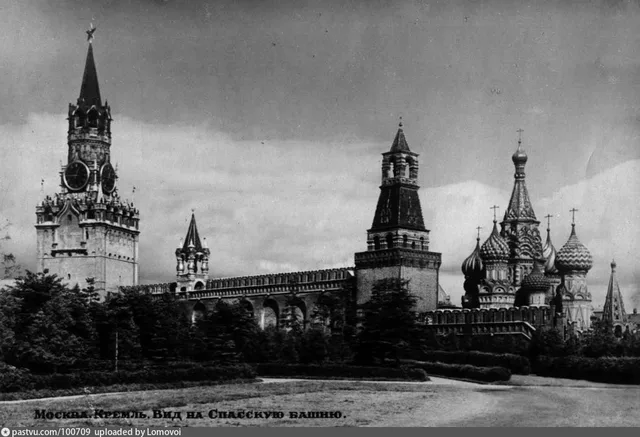 вид на Спасскую башню
