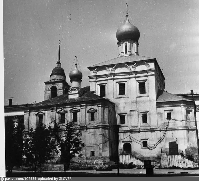 Церковь Максима Исповедника. Улица Разина (Варварка) дом 4.