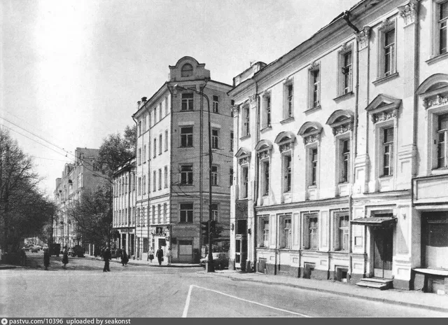 Гоголевский бульвар от Арбатской площади