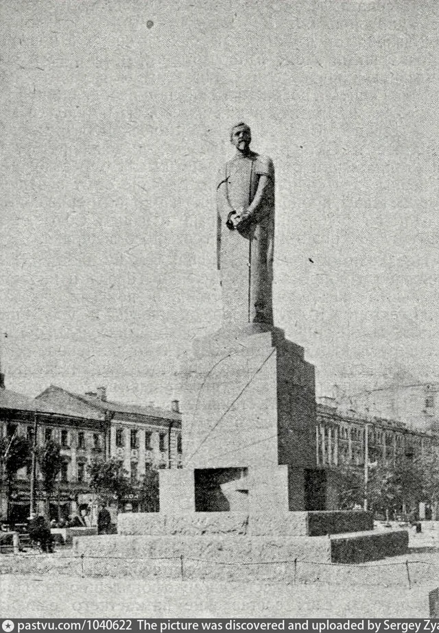 Памятник Тимирязеву на Тверском бульваре. Работа Меркурова