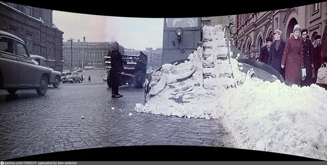 Уборка снега в Историческом проезде. (пр-д Воскресенские ворота)