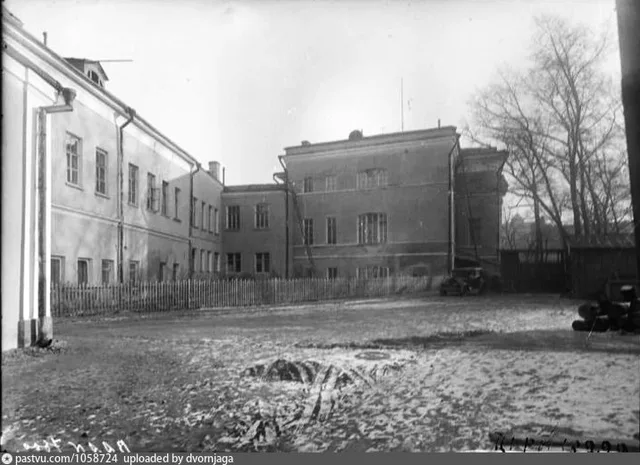 Лазаревский институт. Вид со двора на боковой фасад