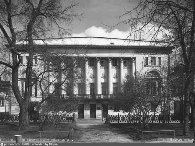 Суворовский бульвар, 12