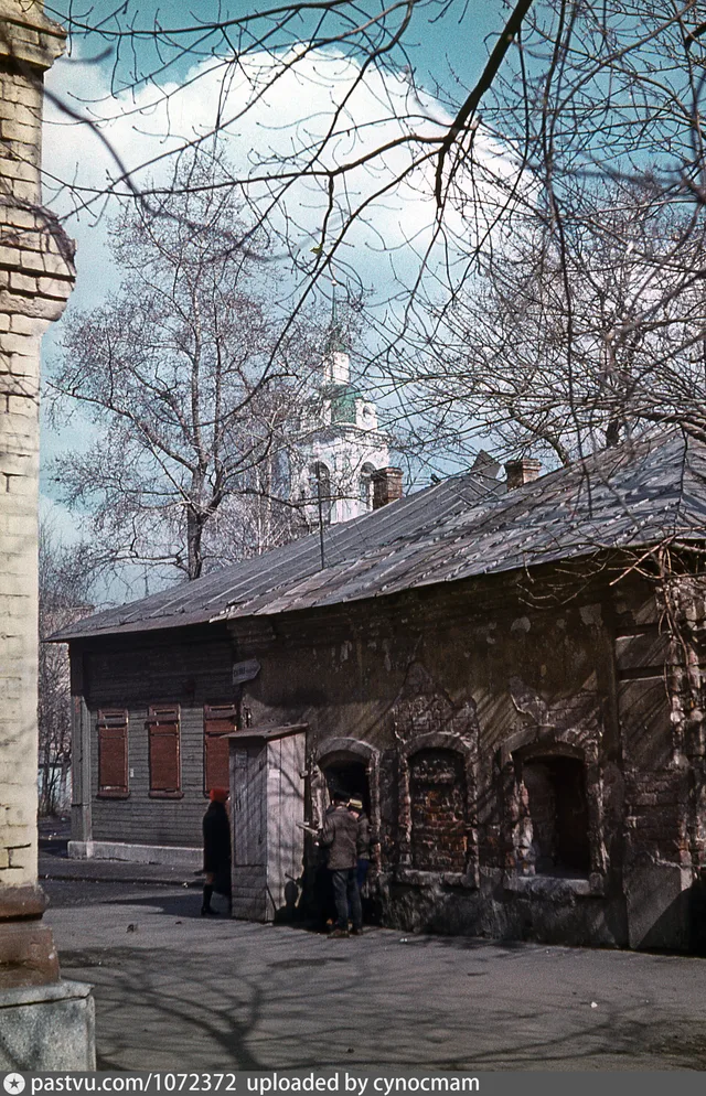 Вид на колокольню храма Усекновения главы Иоанна Предтечи