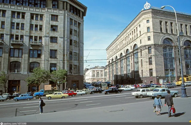 Улица Рождественка. Детский мир