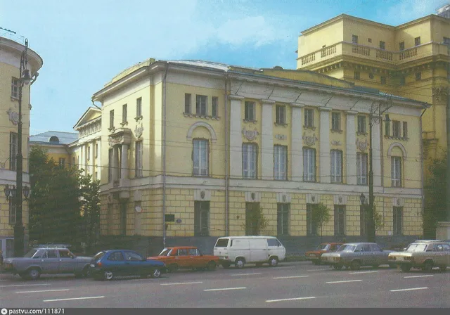 Моховая улица. Геологический музей
