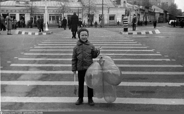 Праздничная Зубовская площадь