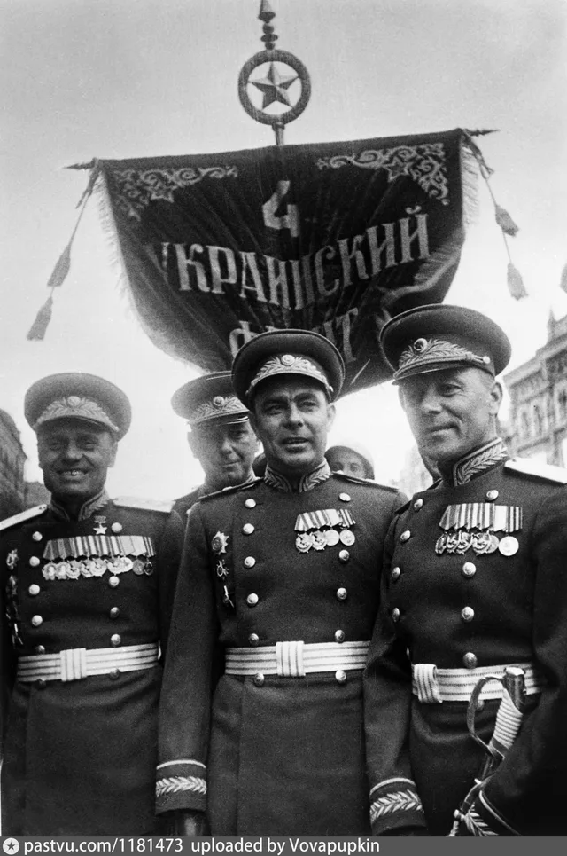 Брежнев, в день Парада Победы