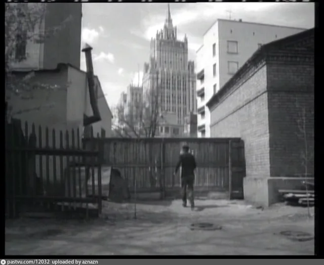 Во дворах арбатских переулков