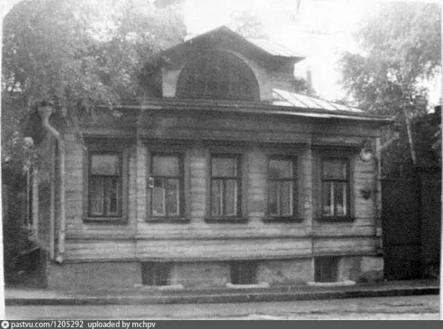 Лаврушинский переулок, 10
