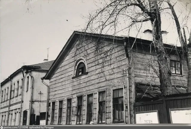 Улица Алексея Толстого, 8