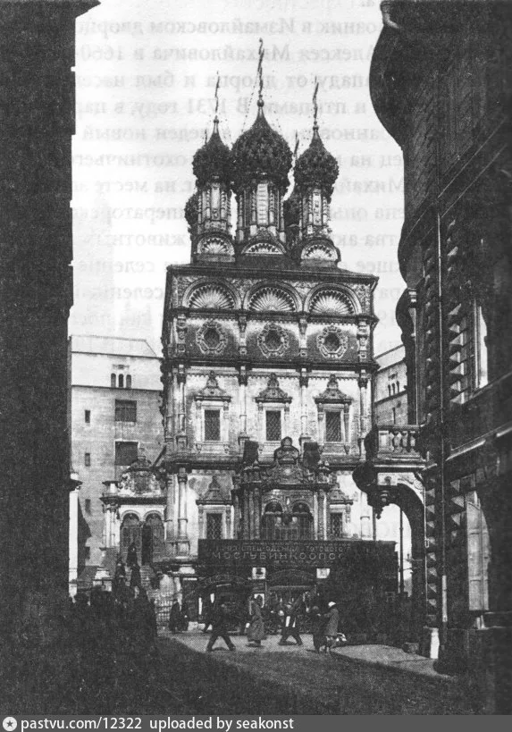 Церковь Николы "Большой Крест", вид из Ипатьевского переулка