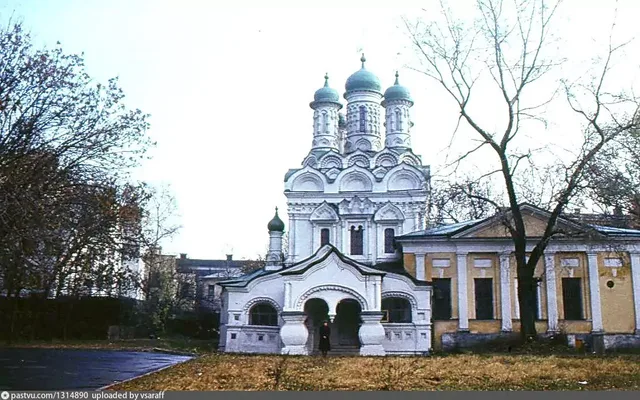 Церковь Николая Чудотворца на Берсеневке в Верхних Садовниках