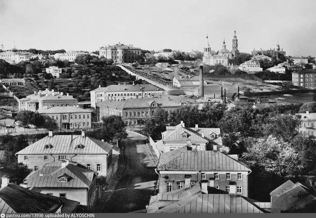Вид с колокольни церкви Симеона Столпника за Яузой