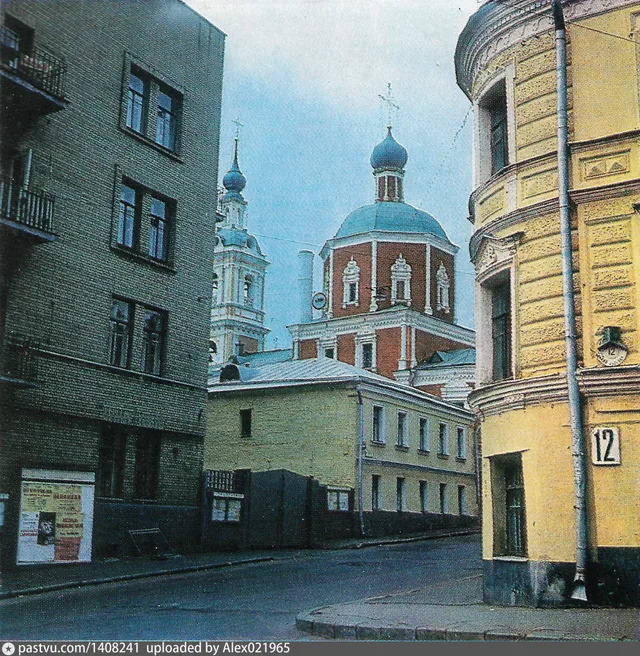 Петропавловский переулок. Церковь Петра и Павла