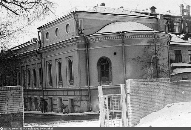 Храм Александра Невского при Комиссаровском училище.
