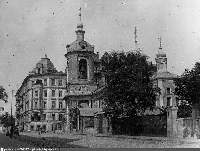 Антипьевский переулок, церковь Антипия и доходный дом Мазинга