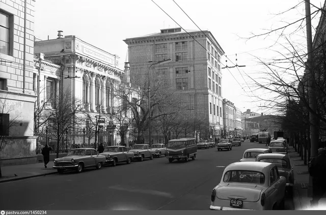 Неглинная улица. Здание Государственного банка СССР