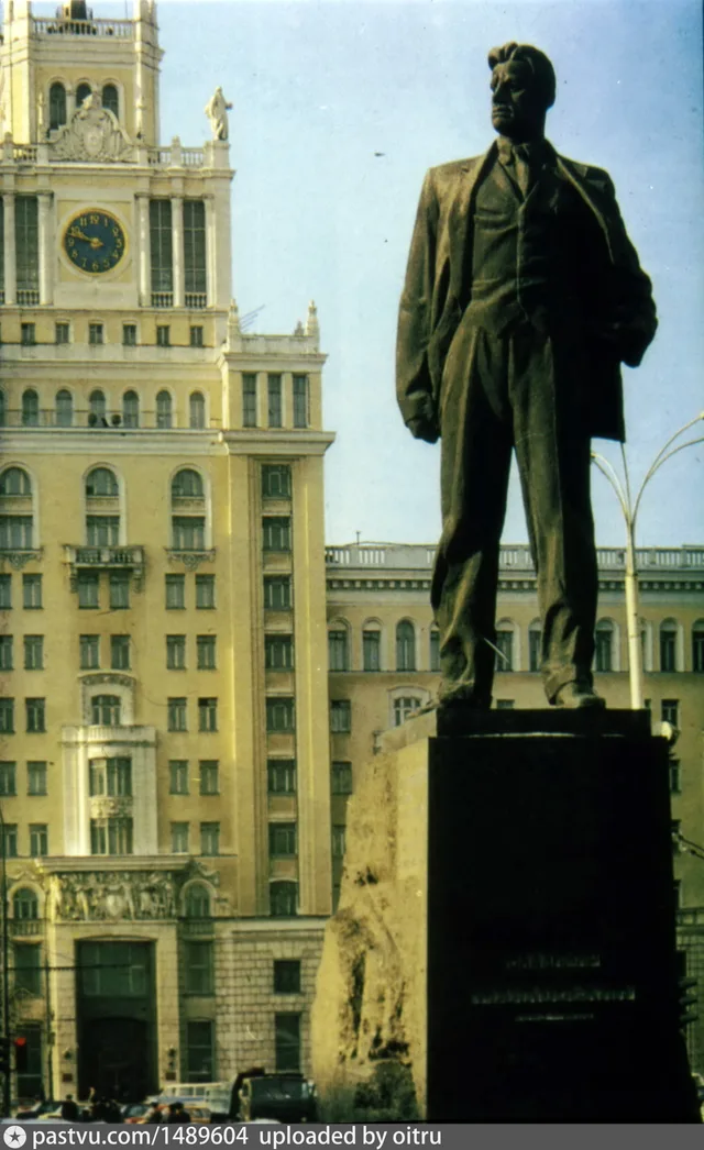 Памятник Маяковскому