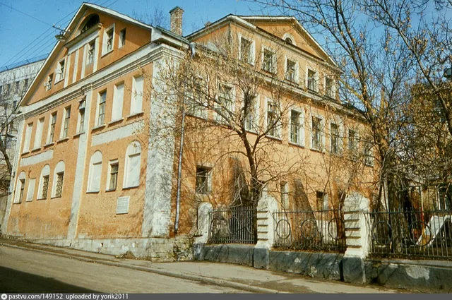 Бывшие палаты Шуйских в Подкопаевском пер.