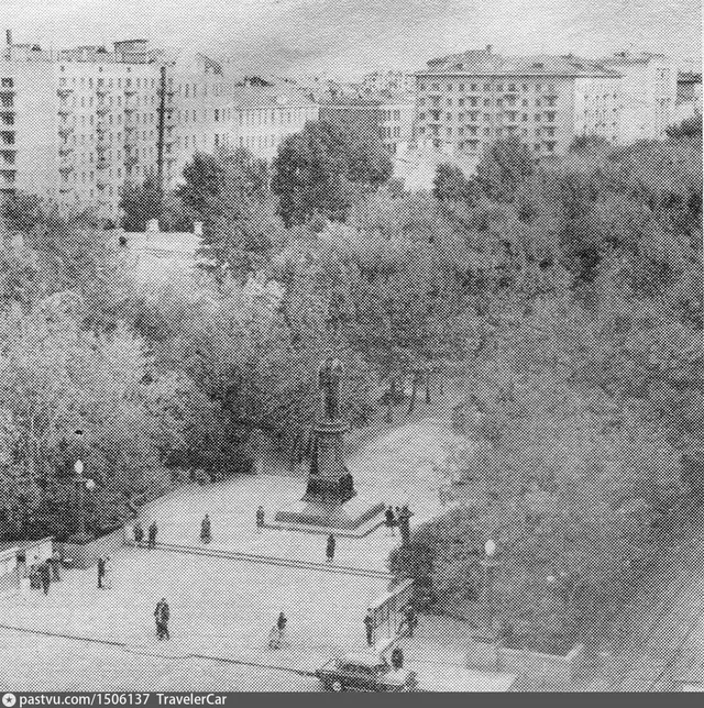 Чистопрудный бульвар. Памятник А.С.Грибоедову