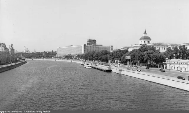 Вид с Большого Устьинского моста