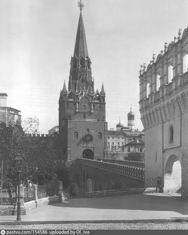 Кремль.Троицкая башня.