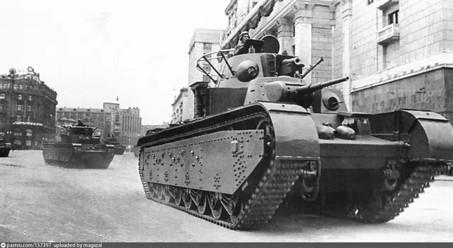 T-35 на параде в Москве. 7 ноября 1940.