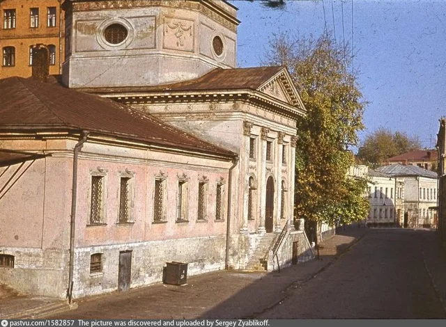 Храм Троицы Живоначальной в Серебряниках