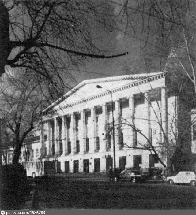 Страстной бульвар, 15 (бывшая Новоекатерининская больница)