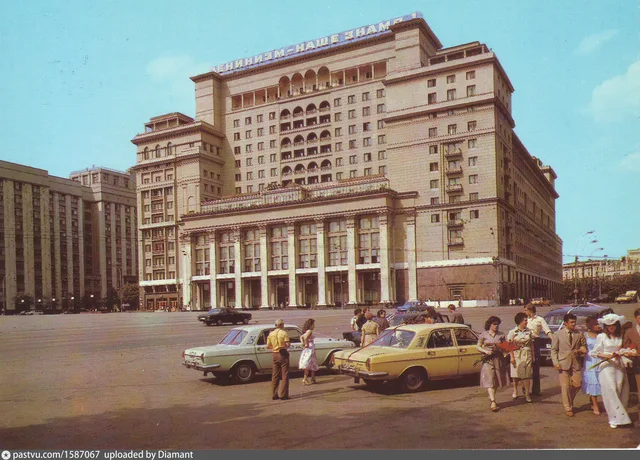 Площадь 50-летия Октября. Гостиница "Москва"