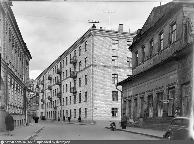 Улица Щукина, перекрёсток с Чистым переулком