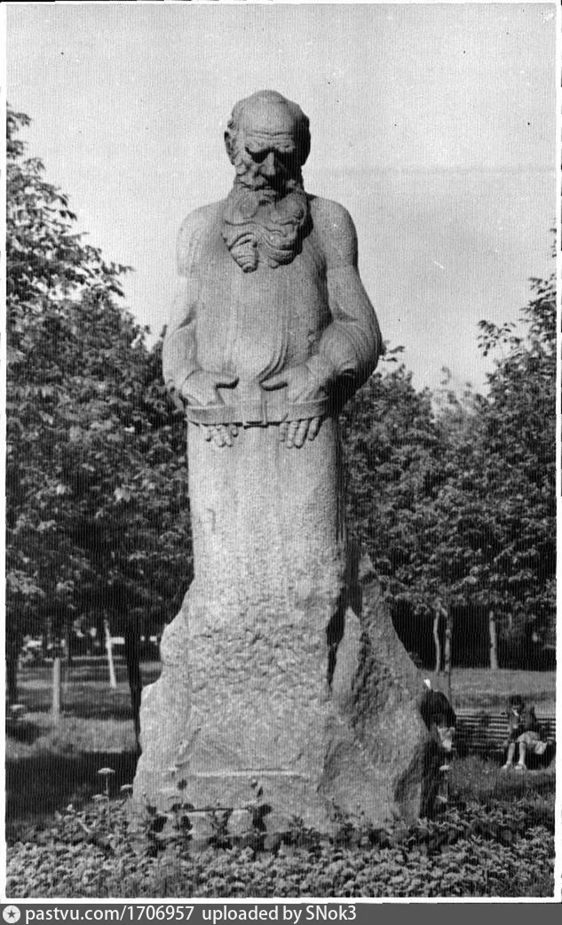 Памятник Л.Н. Толстому