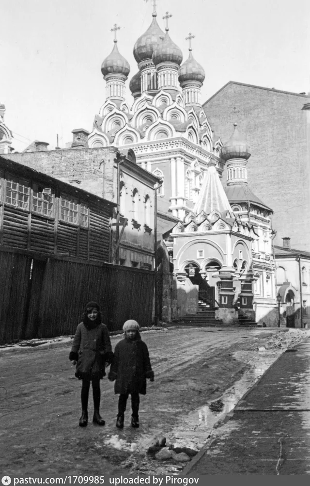 Никитников переулок. Церковь Троицы в Никитниках
