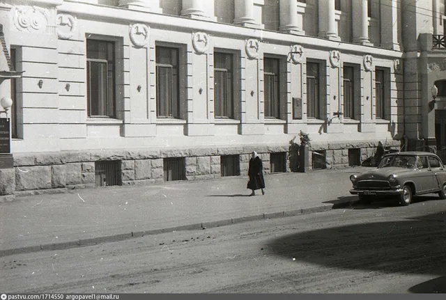 Здание Московского театра имени Ленинского комсомола