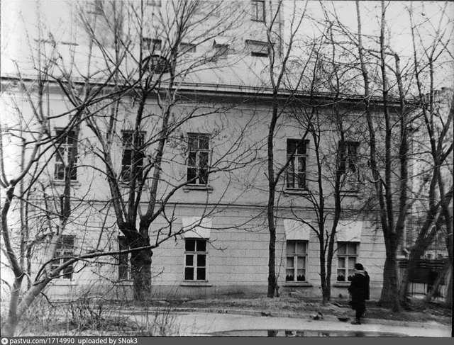 Суворовский бульвар, 9