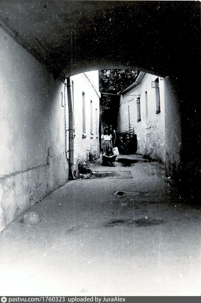 Петровский бульвар, №5. "Битловский дворик"