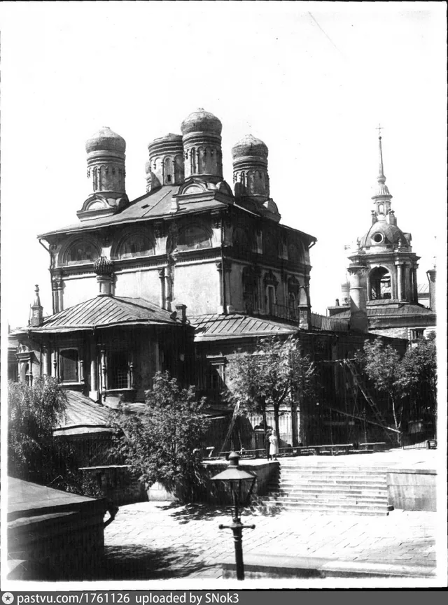 Знаменская церковь на Варварке (улице Разина)