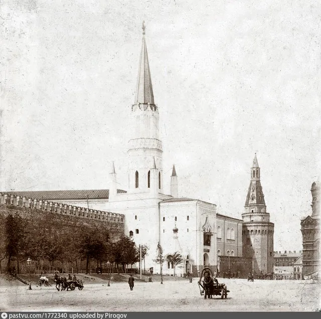 Никольская башня Кремля