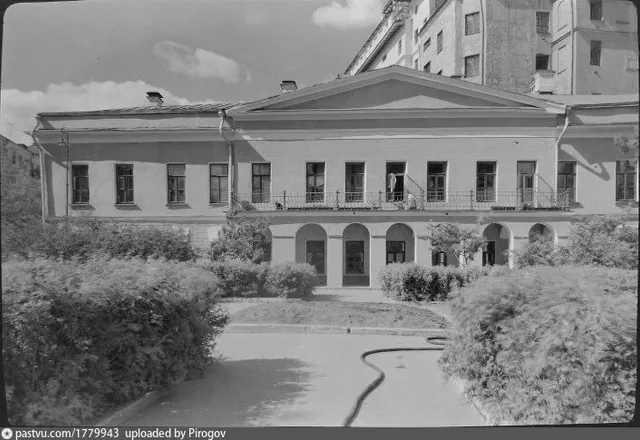 Суворовский бульвар, 7а