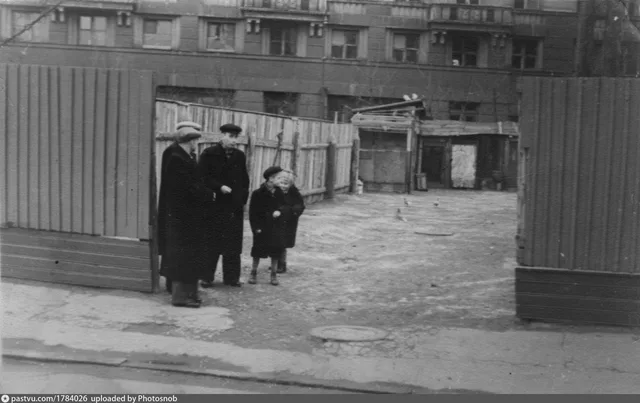 Дворик в Большом Толмачевском переулке