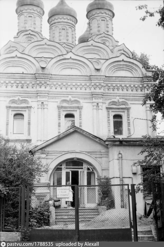 Церковь Знамения за Петровскими воротами на Песках