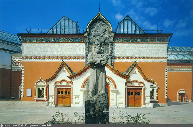 Третьяковская галерея. Памятник П. М. Третьякову