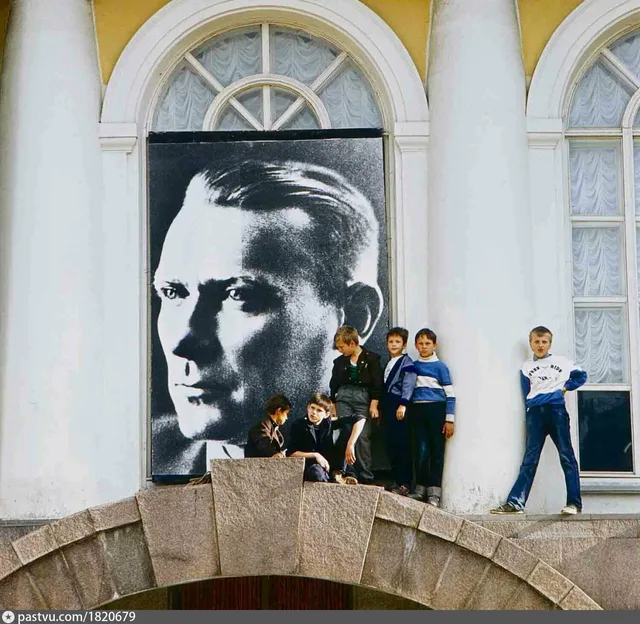 Патриаршие пруды. Празднование 100-летия со дня рождения М.А. Булгакова