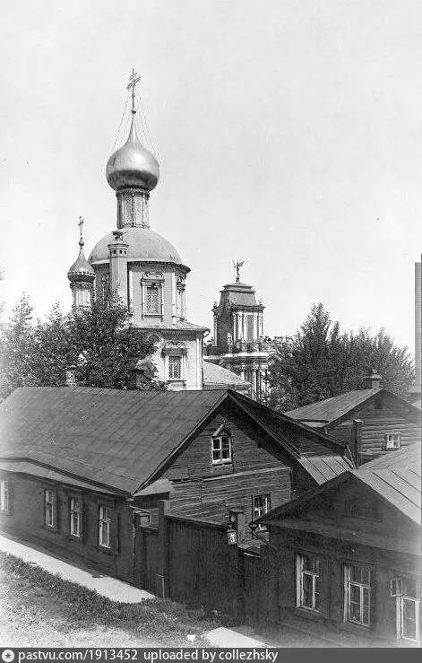 Трёхсвятительский (Хоромный) тупик. Церковь Трех Святителей Великих у Красных ворот
