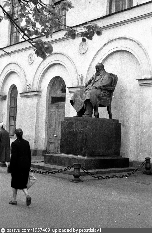 Памятник Островскому