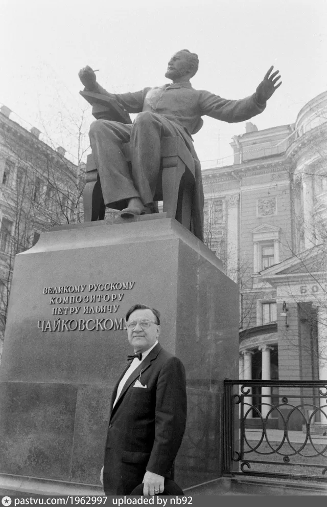 Памятник П. И. Чайковскому