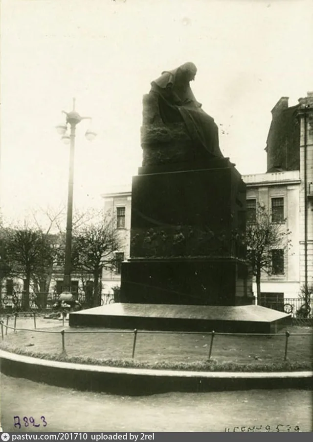 Памятник Н.В. Гоголю