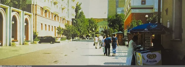 Лаврушинский переулок