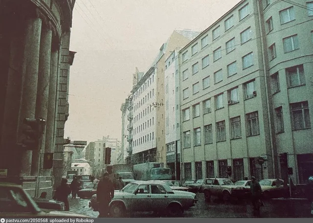 На улице Петровке